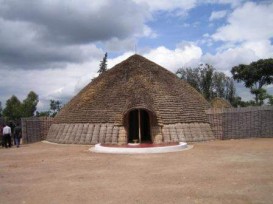 Rwanda_Nyanza_Mwami_Palace.jpg